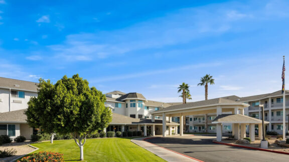 Vista del Rio front entry