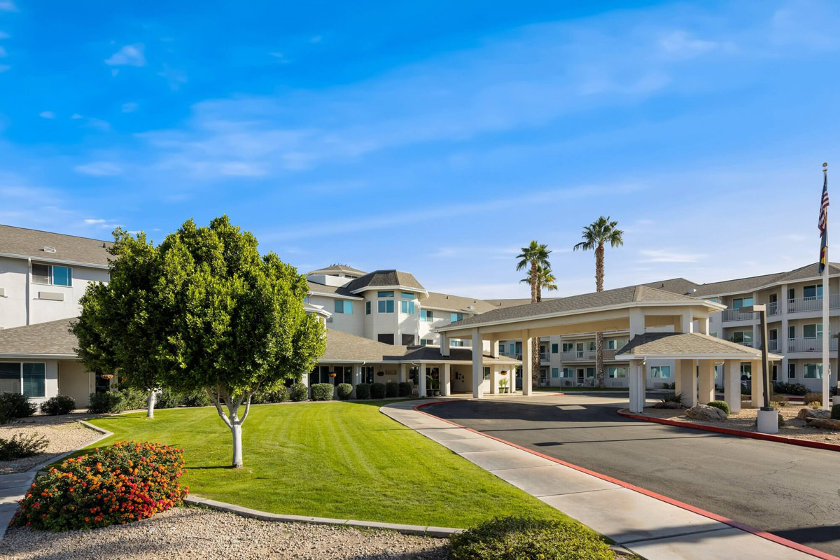 Vista del Rio front entry