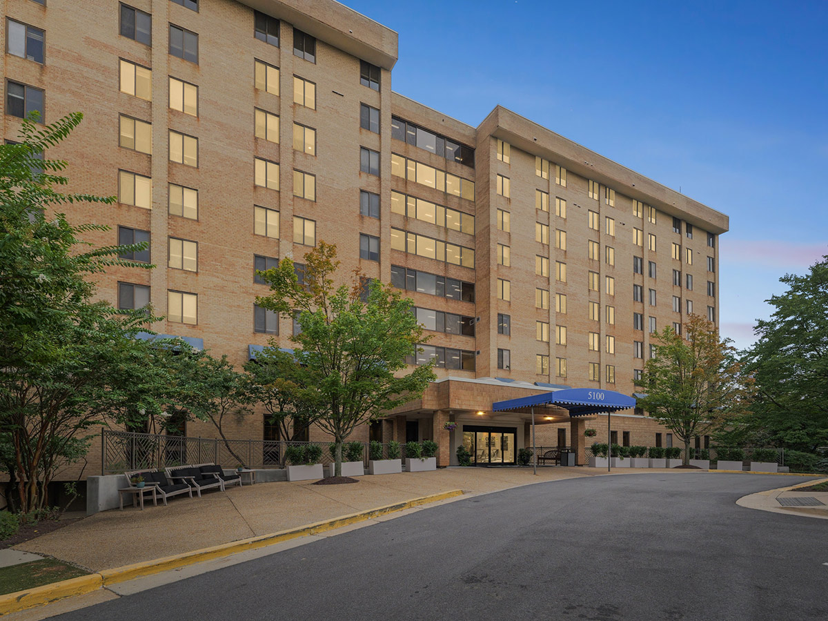 Cogir of Alexandria Fillmore Exterior Entrance