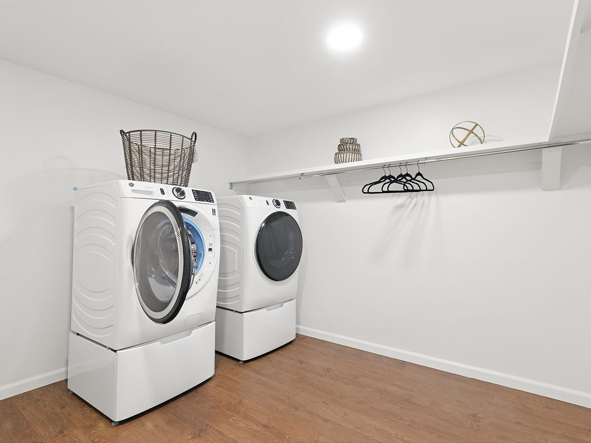 Cogir of Alexandria Fillmore Laundry Room