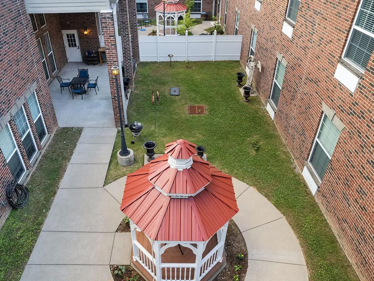 Kempton of Hermitage Courtyard