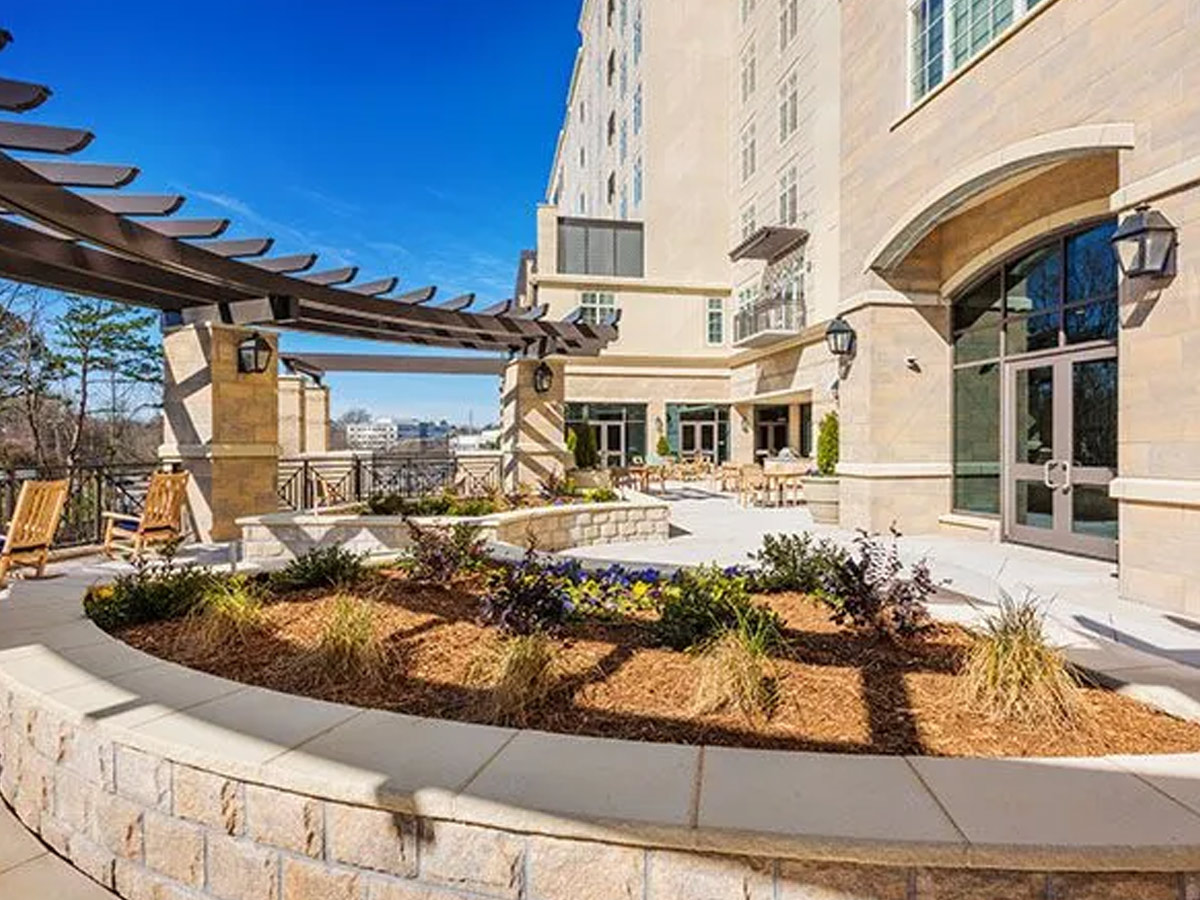 Briar Creek at the Barclay Outdoor Courtyard