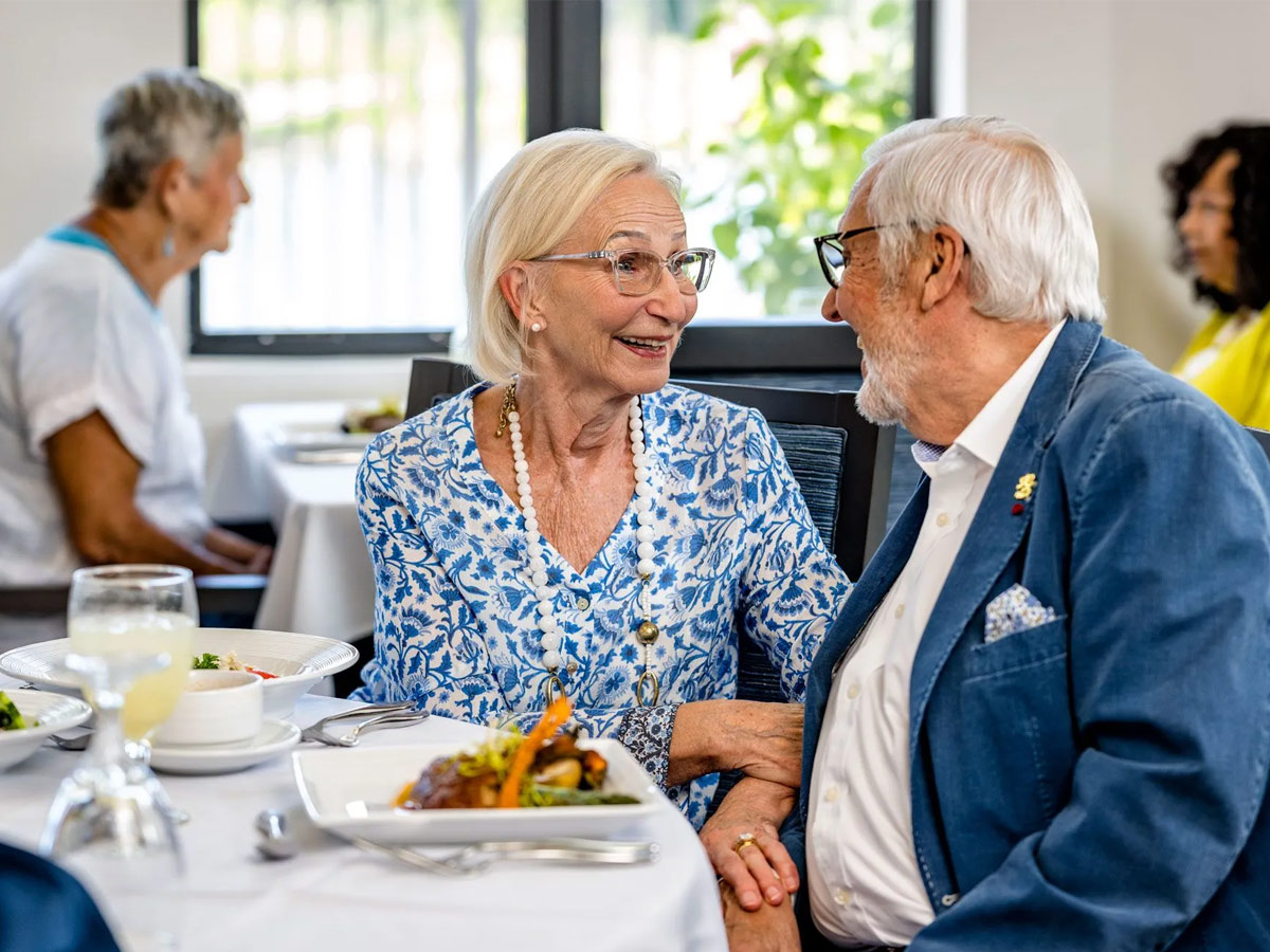 Lisbet at Wellington Bay Couple Enjoying Lunch