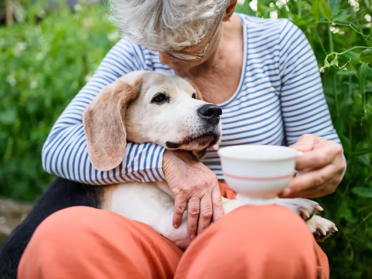Vintage Hills of Indianola Lady Hugging Dog
