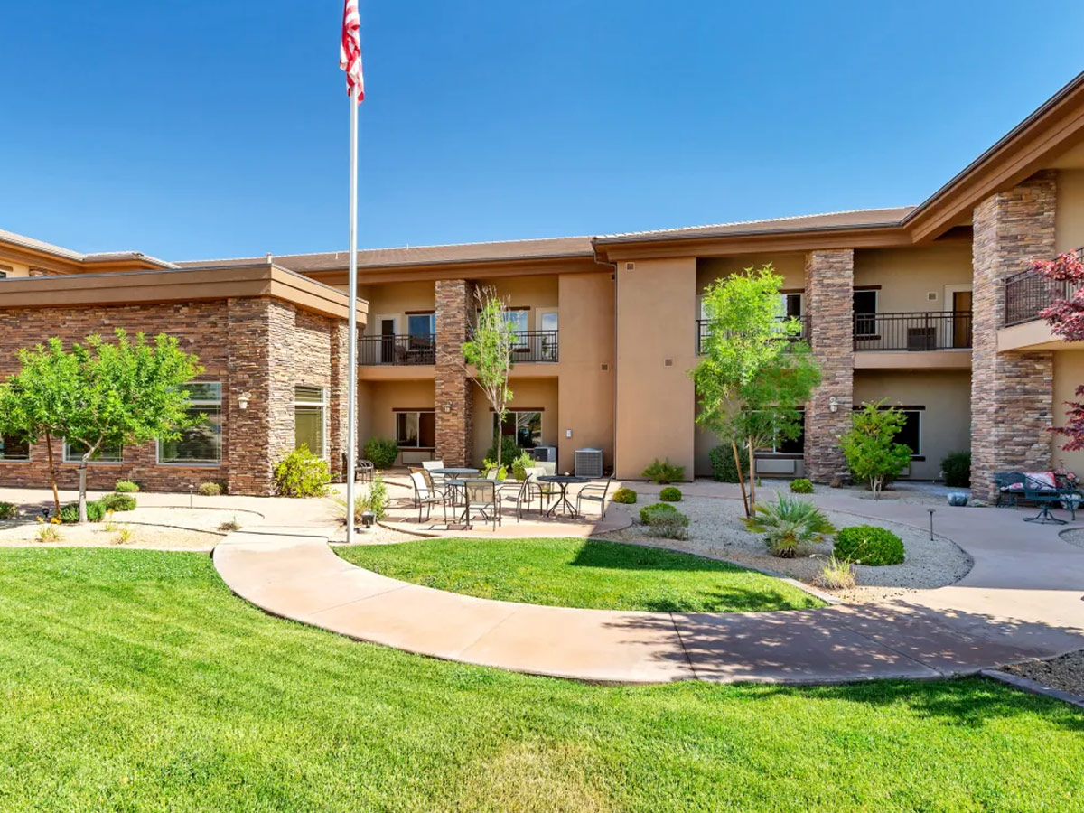The Retreat at SunRiver Outdoor Courtyard