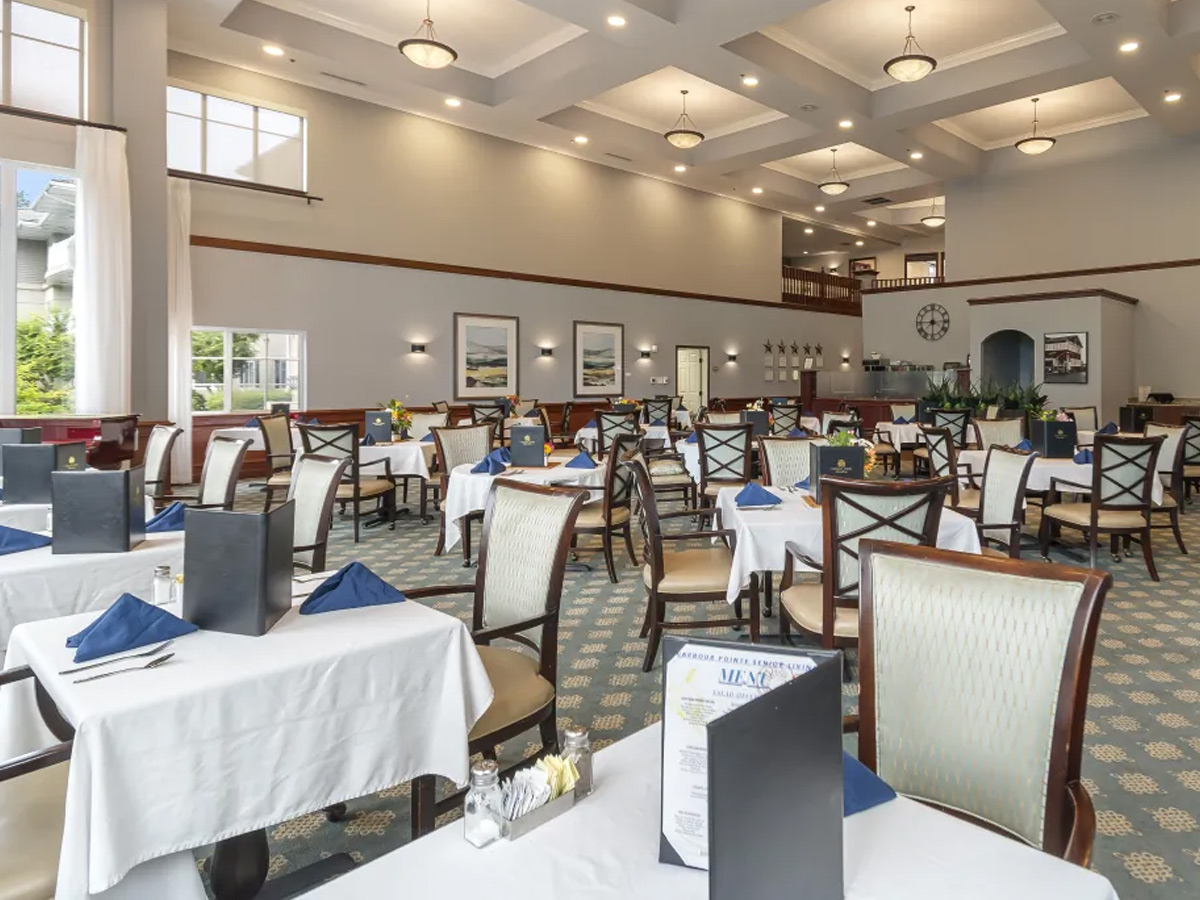 Harbour Pointe Dining Room
