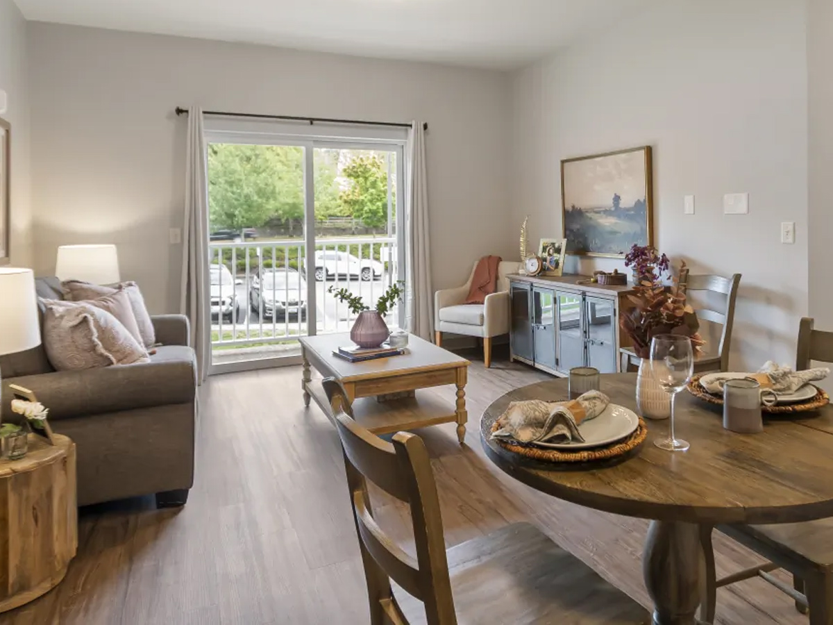 Harbour Pointe Living Room