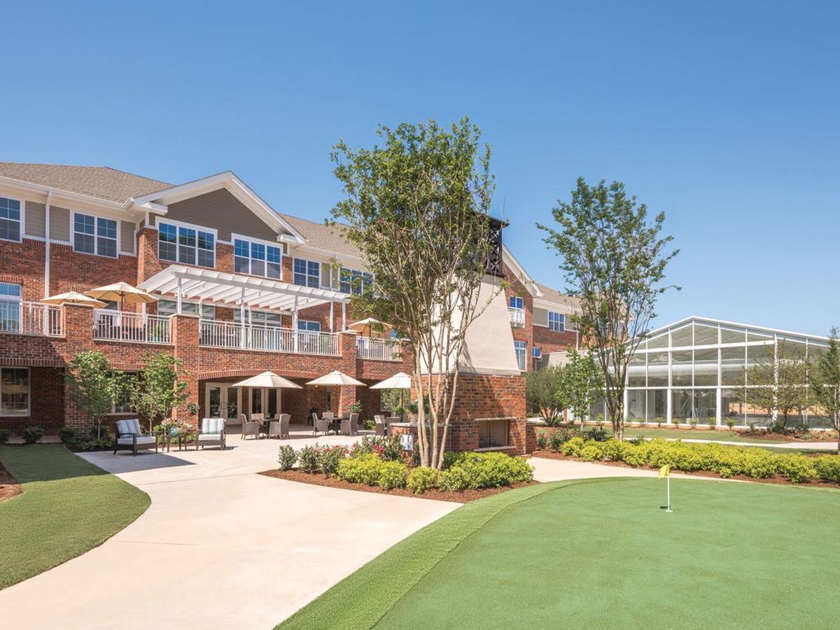 Windsor Run Courtyard Putting Green