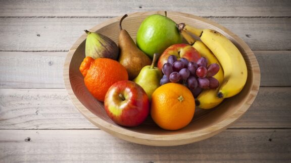 A lot of fruit in a bowl, emphasizing the value of fruits and weight loss.