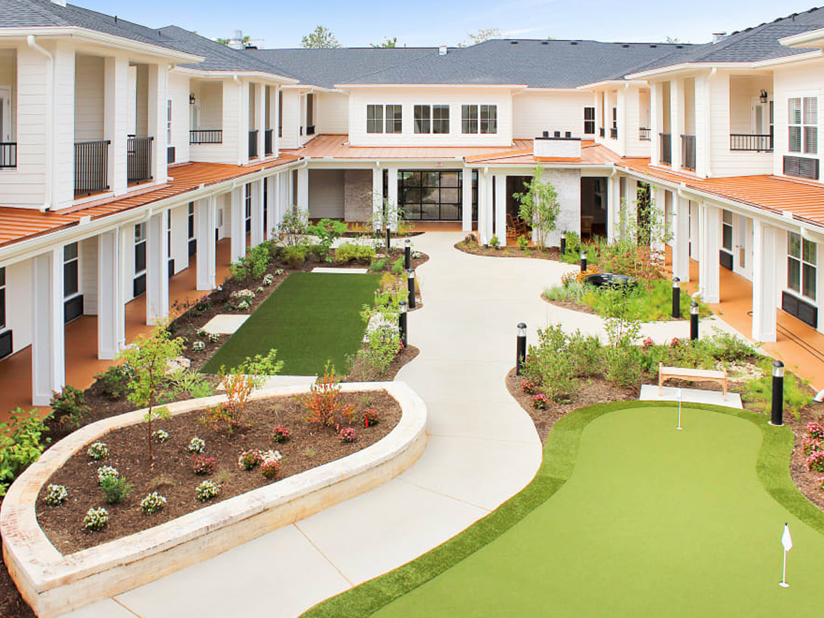 The Blake at Charlottesville Outdoor Courtyard