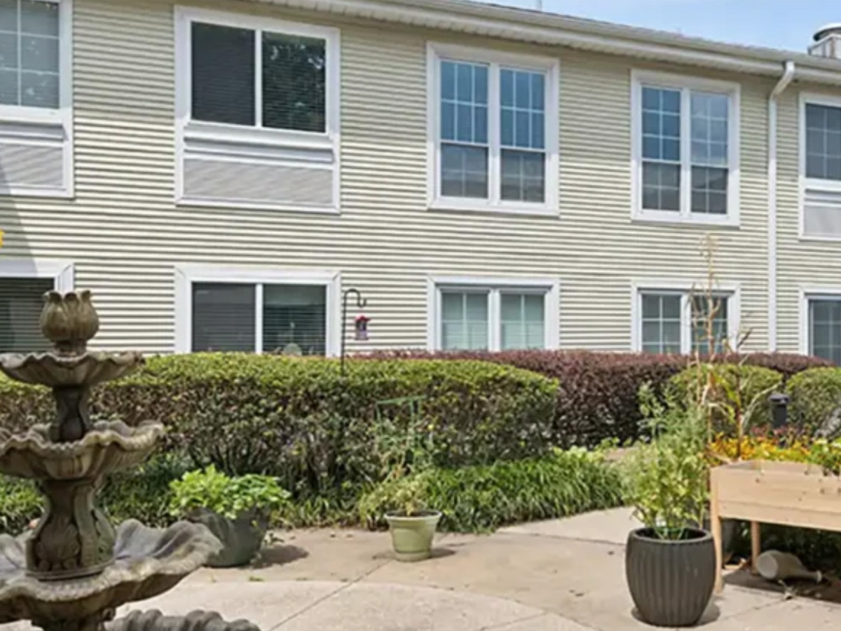 The Gardens at Virginia Beach Outdoor Courtyard