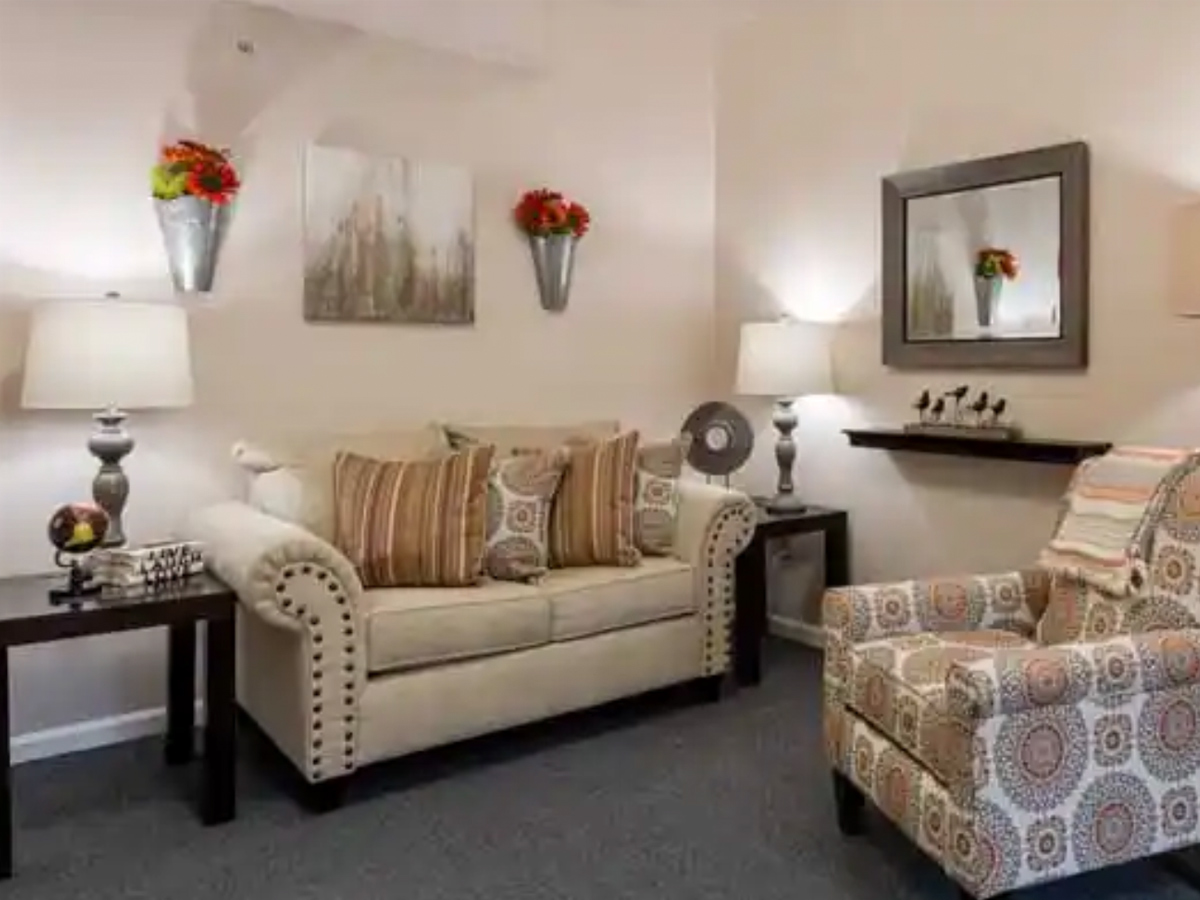 The Pointe at South Harmony Lodge and Place Living Room