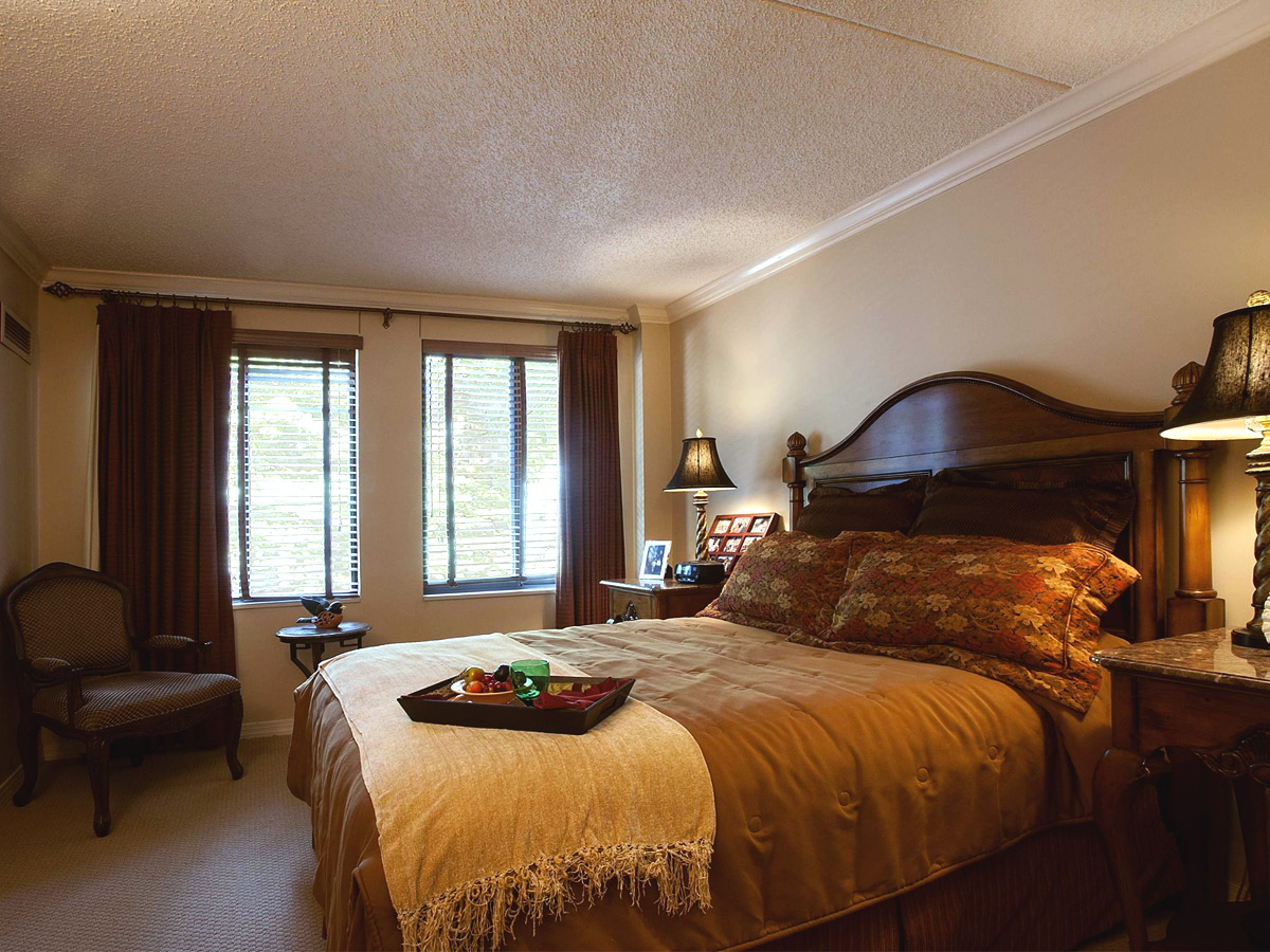 The Pointe at Teaneck Bedroom