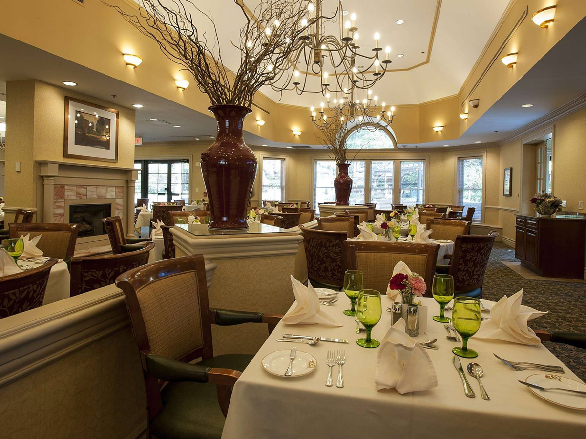 The Pointe at Teaneck Dining Room
