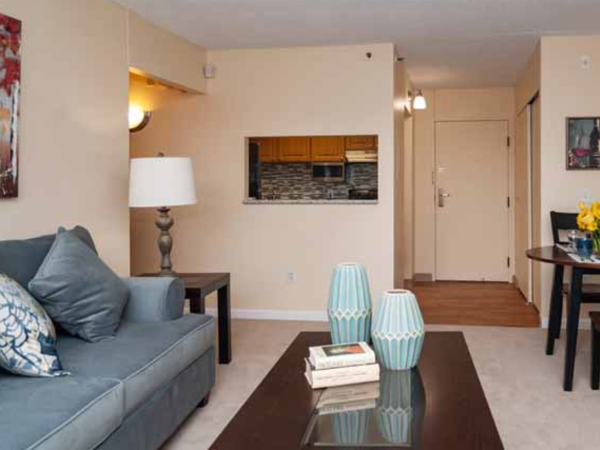 The Pointe at Teaneck Living Room