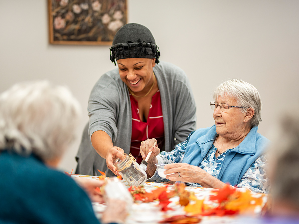 Hermitage Roanoke Caregiver Helping with Crafts