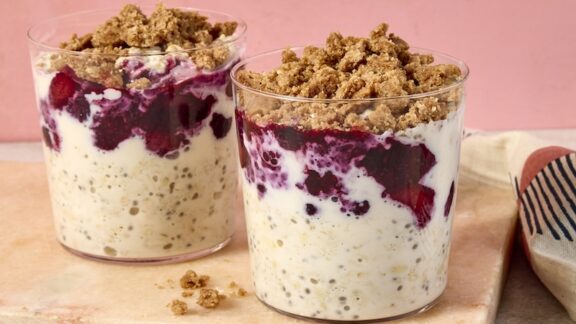 berry crumble overnight oats in small cups yum