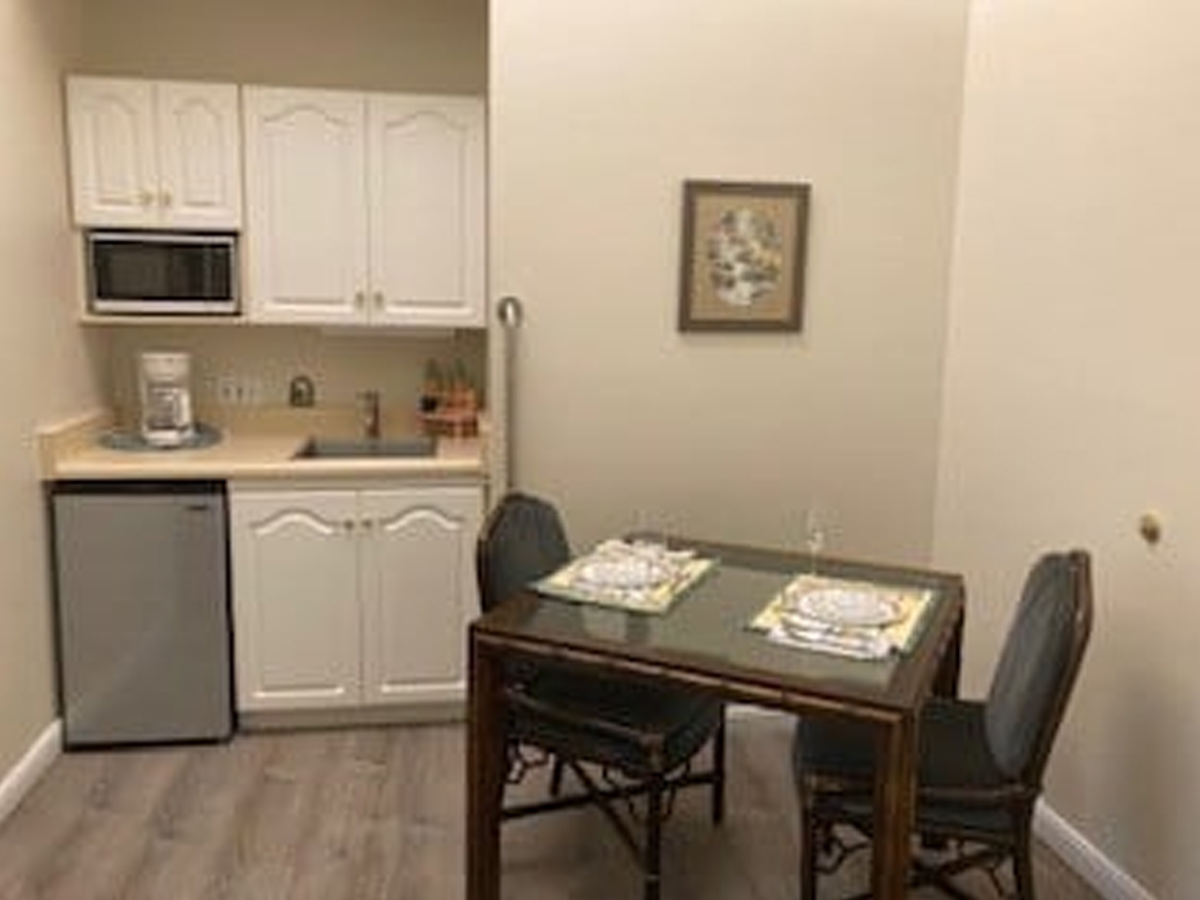 Sunshine Gardens Kitchen