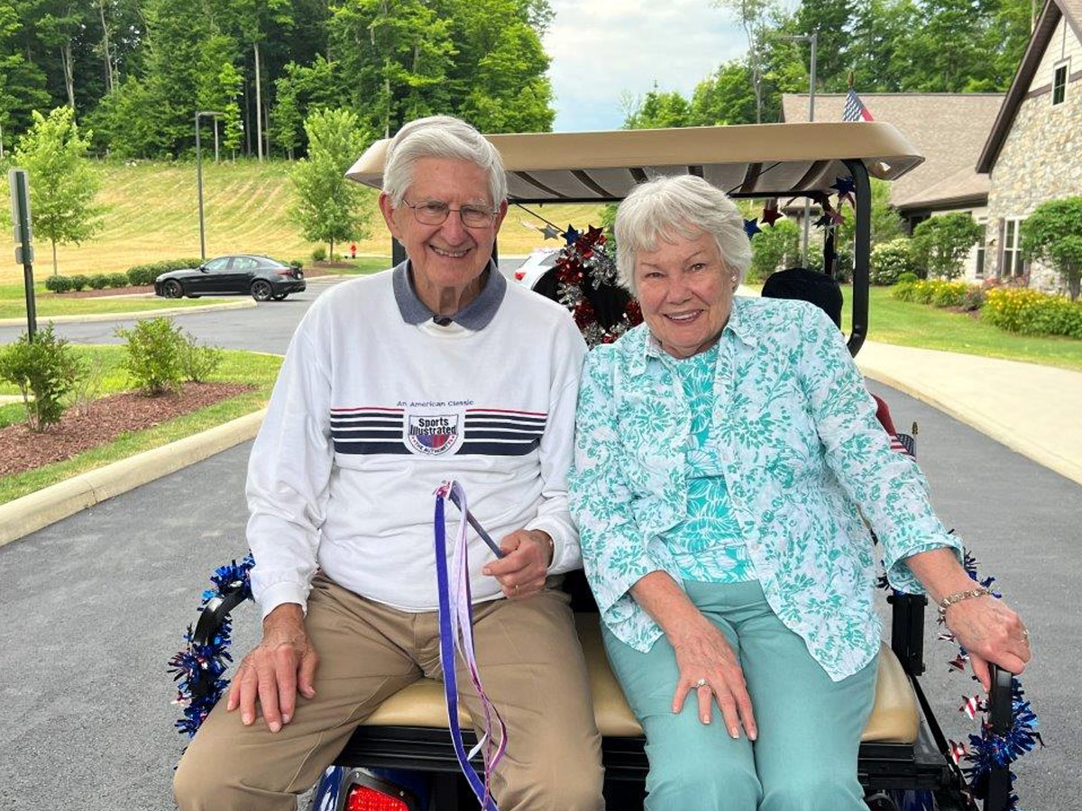 Maplewood at Strawberry Hill Couple on Golf Cart
