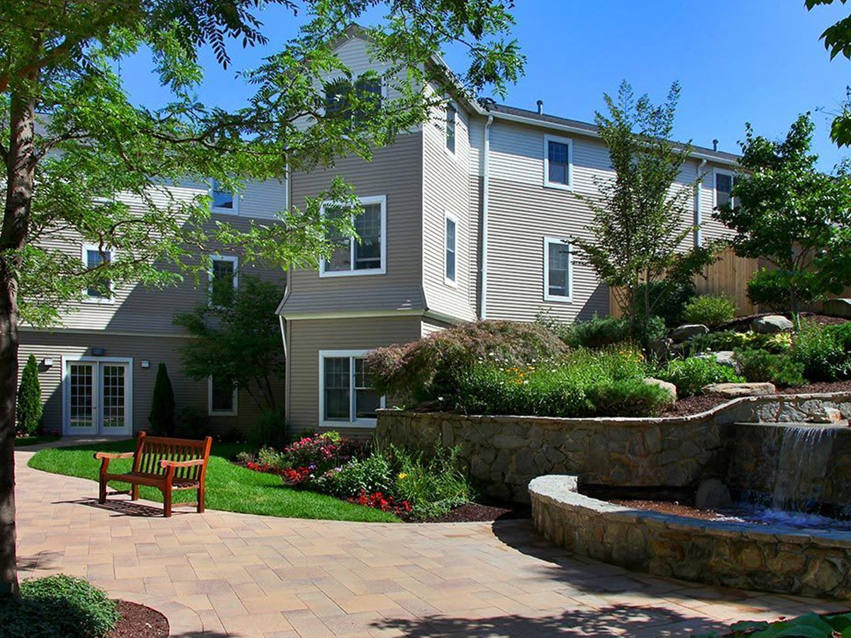 Maplewood at Orange Outdoor Courtyard