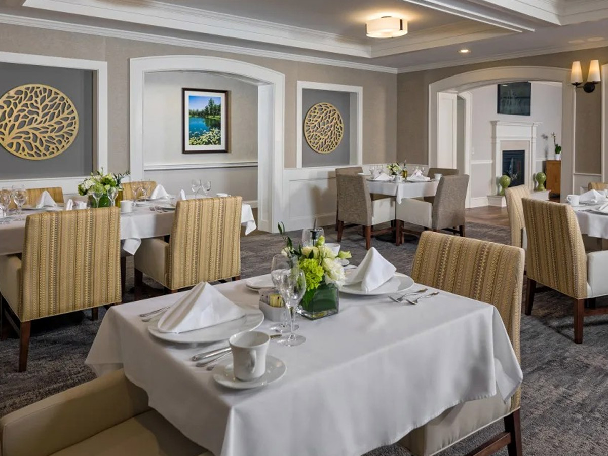Maplewood at Darien Dining Room