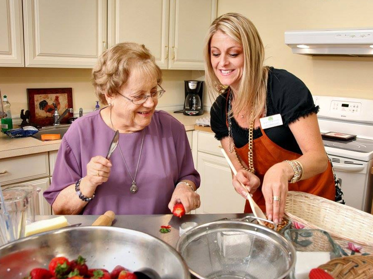 Maplewood at Darien Lady Caregiver Baking