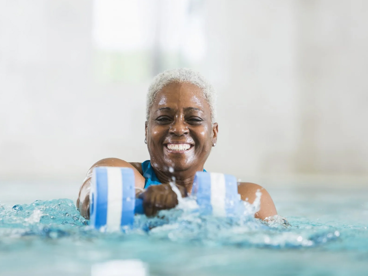 Inspir Embassy Row Lady Swimming