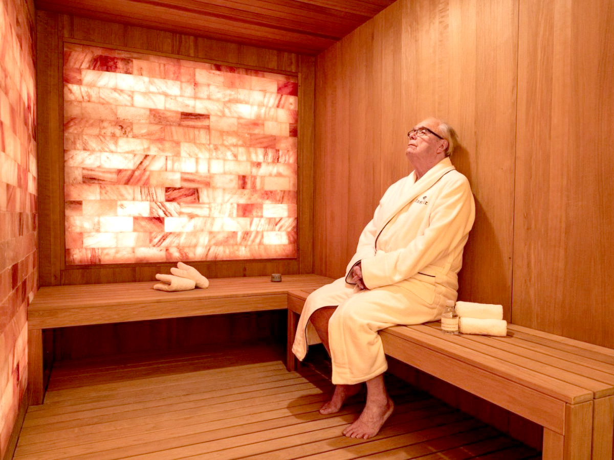 Inspir Embassy Row Man in Sauna