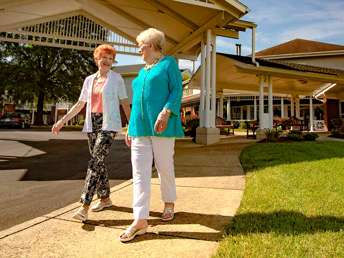 Brandon Oaks Friends Walking in Front of Entrance