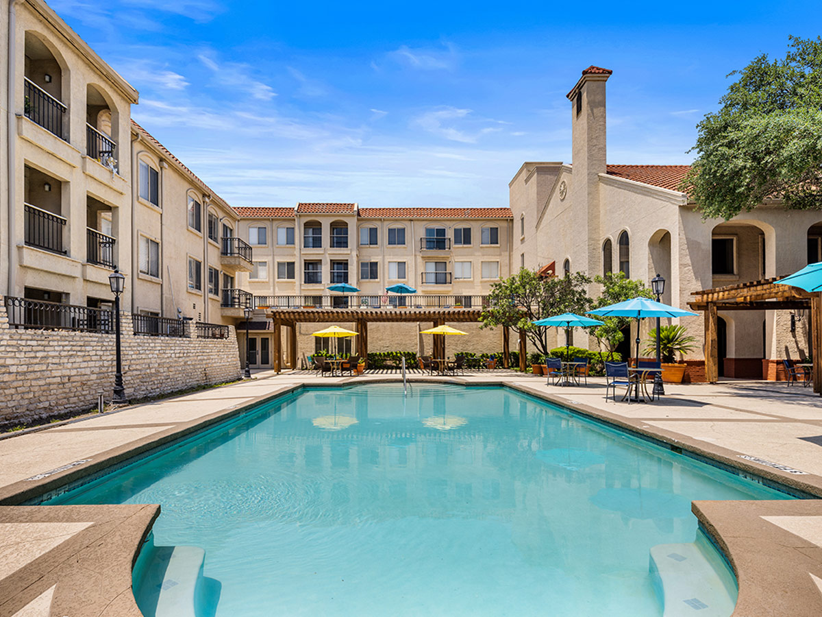 Madison Estates Outdoor Pool